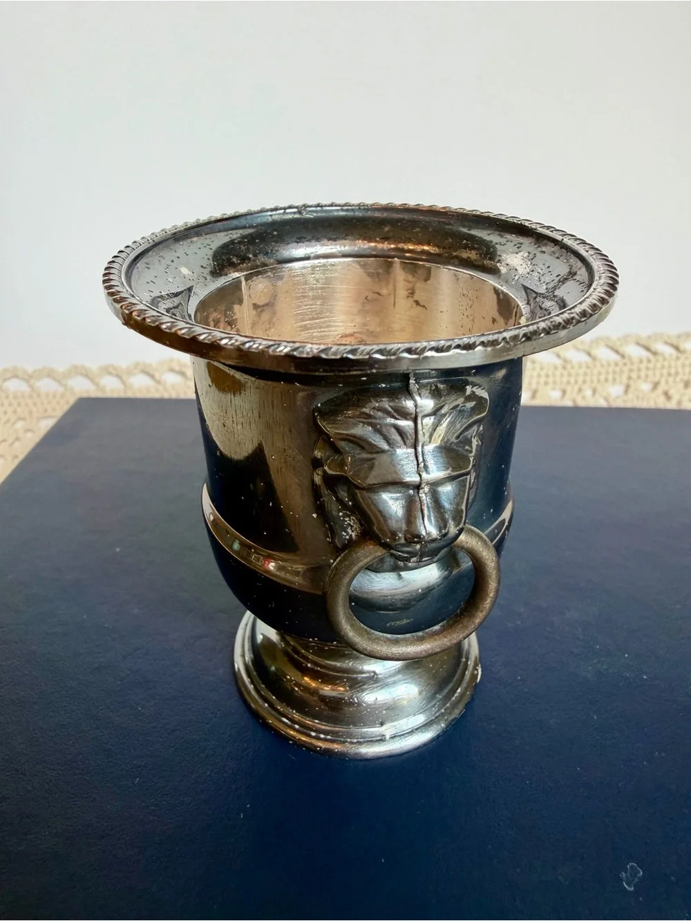 Viners of Sheffield Engaged Silver Plated Lion Head Cachepot Urn Vase Planter